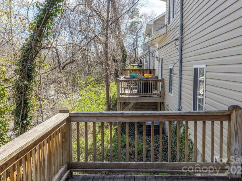 445 Sand Hill Road, Asheville, NC 28806.  MLS# CAR4259305, YatesRealty ID 12799. 