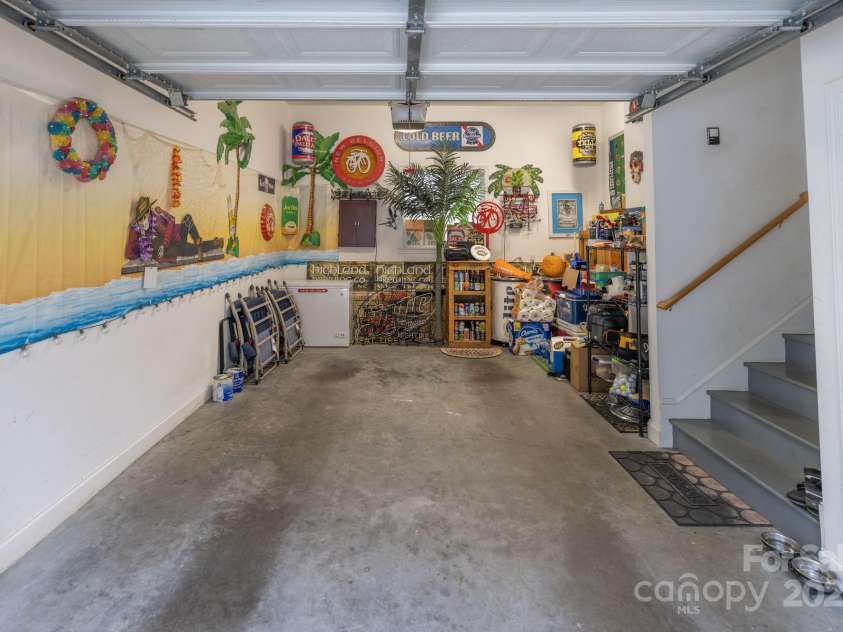 445 Sand Hill Road, Asheville, NC 28806.  MLS# CAR4259305, YatesRealty ID 12799. 