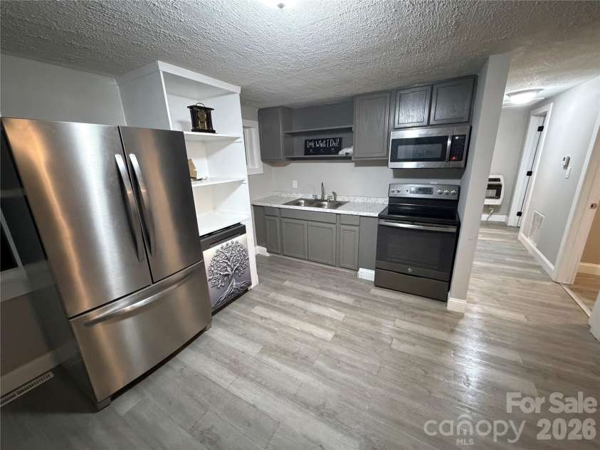 209 Brookview Road, Statesville, NC 28625.  MLS# CAR4249686, YatesRealty ID 128. 