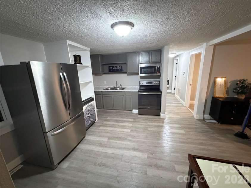 209 Brookview Road, Statesville, NC 28625.  MLS# CAR4249686, YatesRealty ID 128. 