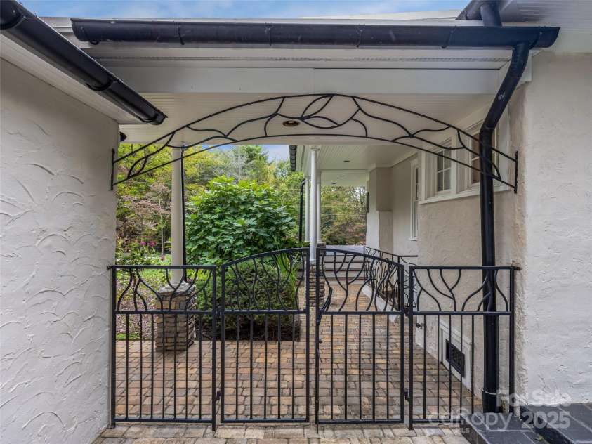 111 Rathfarnham Circle, Asheville, NC 28803.  MLS# CAR4308517, YatesRealty ID 1280. 