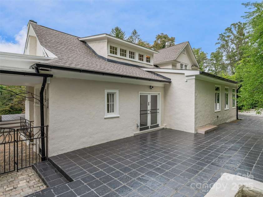 111 Rathfarnham Circle, Asheville, NC 28803.  MLS# CAR4308517, YatesRealty ID 1280. 