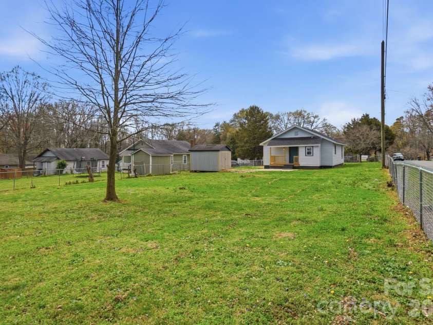 512 3rd Street, Stanley, NC 28164.  MLS# CAR4356031, YatesRealty ID 12800. Huge Fenced-In Backyard!