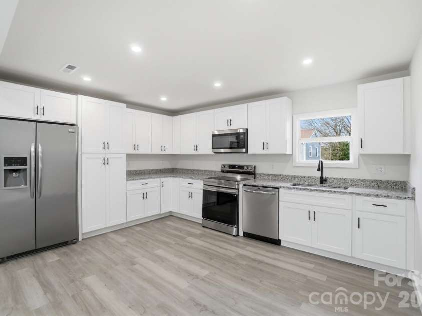 512 3rd Street, Stanley, NC 28164.  MLS# CAR4356031, YatesRealty ID 12800. Kitchen