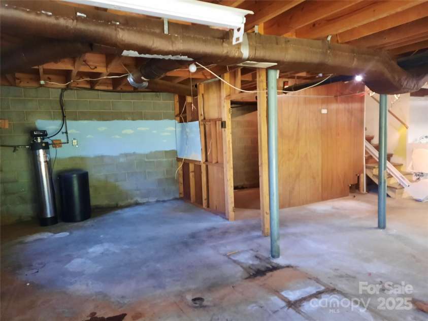 121 Greenview Drive, Kannapolis, NC 28081.  MLS# CAR4320914, YatesRealty ID 12802. Basement area