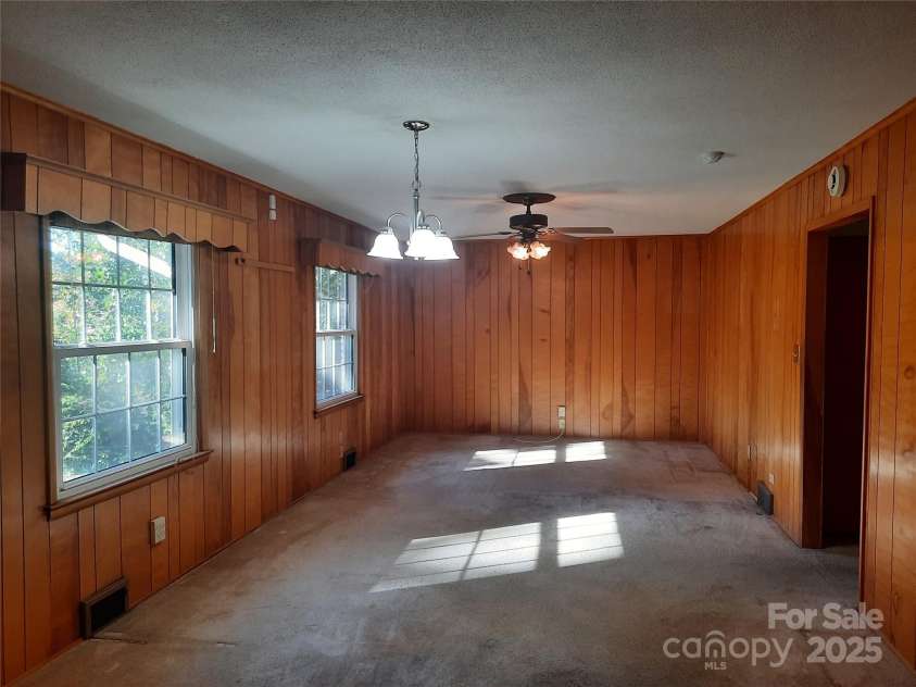 121 Greenview Drive, Kannapolis, NC 28081.  MLS# CAR4320914, YatesRealty ID 12802. Family room and Dining area