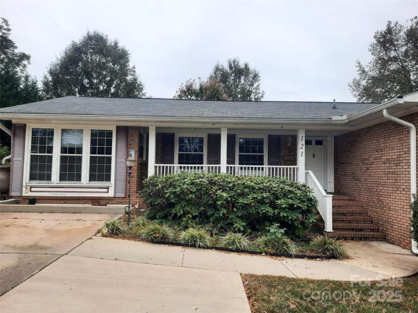 121 Greenview Drive, Kannapolis, NC 28081.  MLS# CAR4320914, YatesRealty ID 12802. Front view