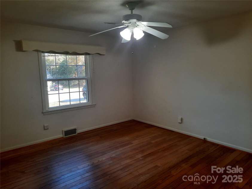 121 Greenview Drive, Kannapolis, NC 28081.  MLS# CAR4320914, YatesRealty ID 12802. Primary Bedroom