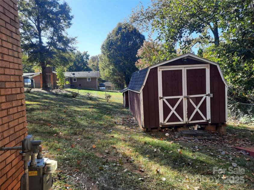 121 Greenview Drive, Kannapolis, NC 28081.  MLS# CAR4320914, YatesRealty ID 12802. Second storage building