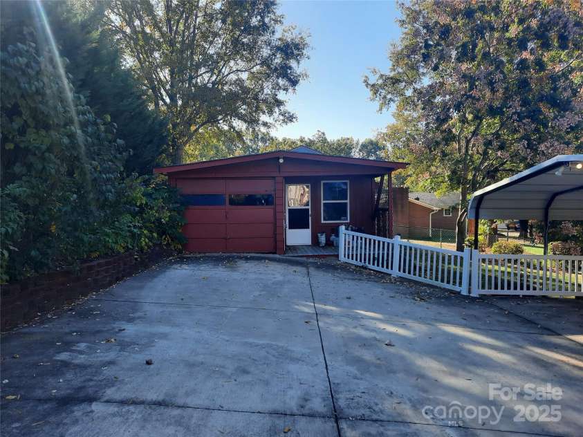 121 Greenview Drive, Kannapolis, NC 28081.  MLS# CAR4320914, YatesRealty ID 12802. Storage building