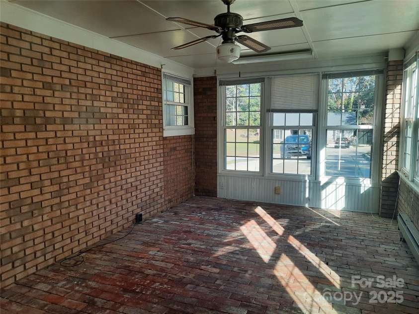 121 Greenview Drive, Kannapolis, NC 28081.  MLS# CAR4320914, YatesRealty ID 12802. Sunroom
