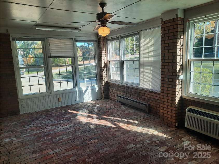 121 Greenview Drive, Kannapolis, NC 28081.  MLS# CAR4320914, YatesRealty ID 12802. Sunroom