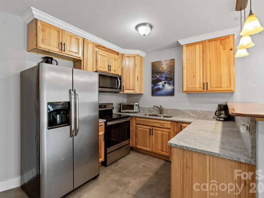 22 Pear Tree Lane, Leicester, NC 28748.  MLS# CAR4371027, YatesRealty ID 12806. 2nd full kitchen in the basement level also has granite counters.