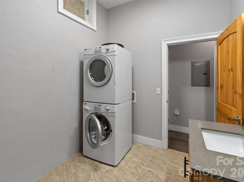 22 Pear Tree Lane, Leicester, NC 28748.  MLS# CAR4371027, YatesRealty ID 12806. 2nd laundry in the basement level