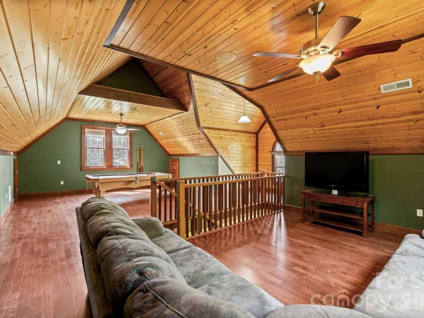 22 Pear Tree Lane, Leicester, NC 28748.  MLS# CAR4371027, YatesRealty ID 12806. 