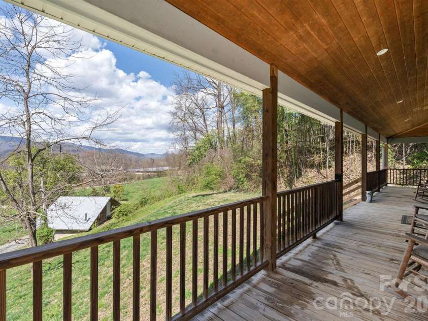 22 Pear Tree Lane, Leicester, NC 28748.  MLS# CAR4371027, YatesRealty ID 12806. 