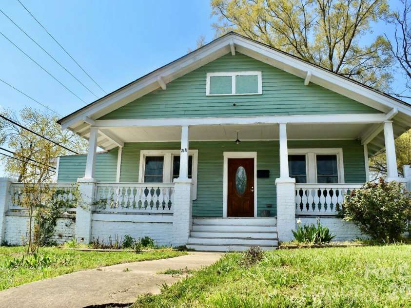 218 Mcbrayer Street, Shelby, NC 28150.  MLS# CAR4370952, YatesRealty ID 12807. 