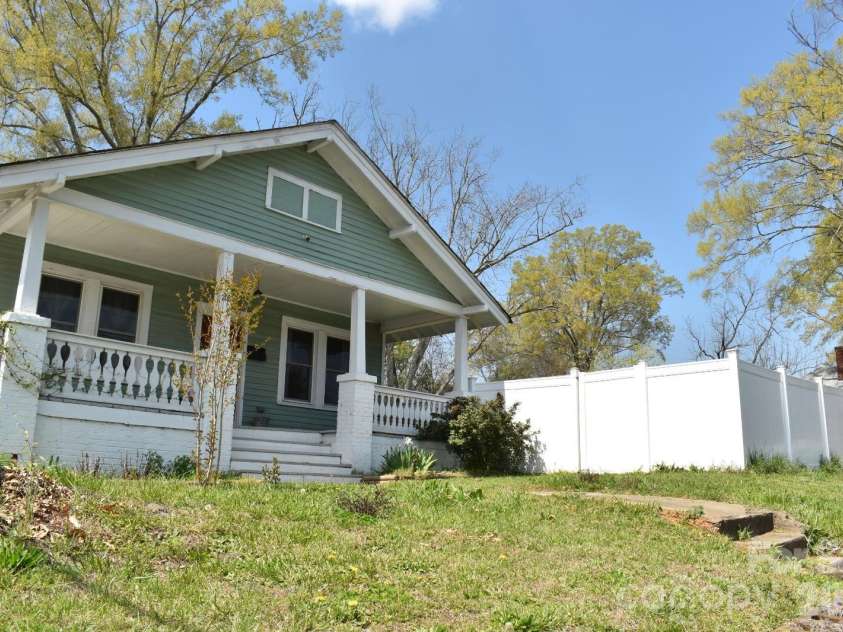 218 Mcbrayer Street, Shelby, NC 28150.  MLS# CAR4370952, YatesRealty ID 12807. 