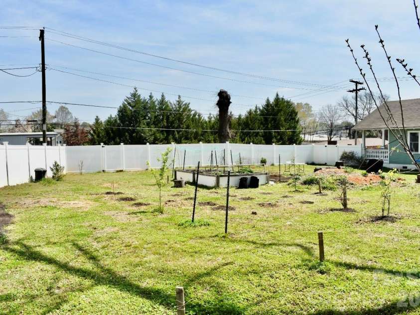 218 Mcbrayer Street, Shelby, NC 28150.  MLS# CAR4370952, YatesRealty ID 12807. 