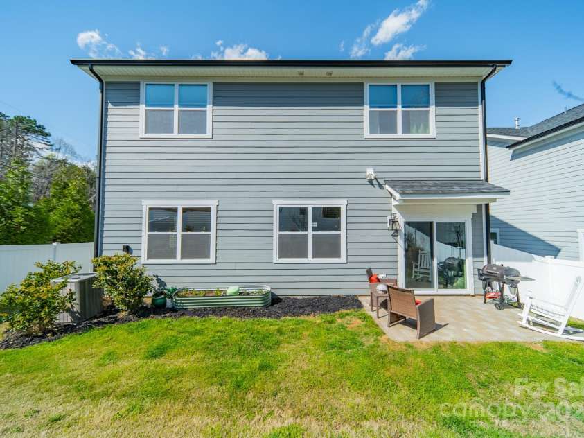 5006 Whitman Avenue, Matthews, NC 28105.  MLS# CAR4237851, YatesRealty ID 12807. Back yard
