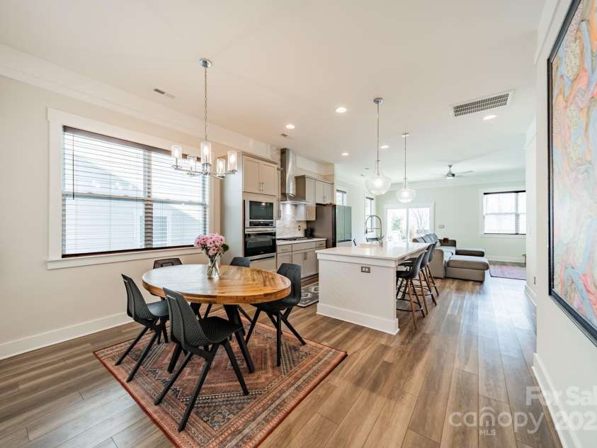 5006 Whitman Avenue, Matthews, NC 28105.  MLS# CAR4237851, YatesRealty ID 12807. Dining area