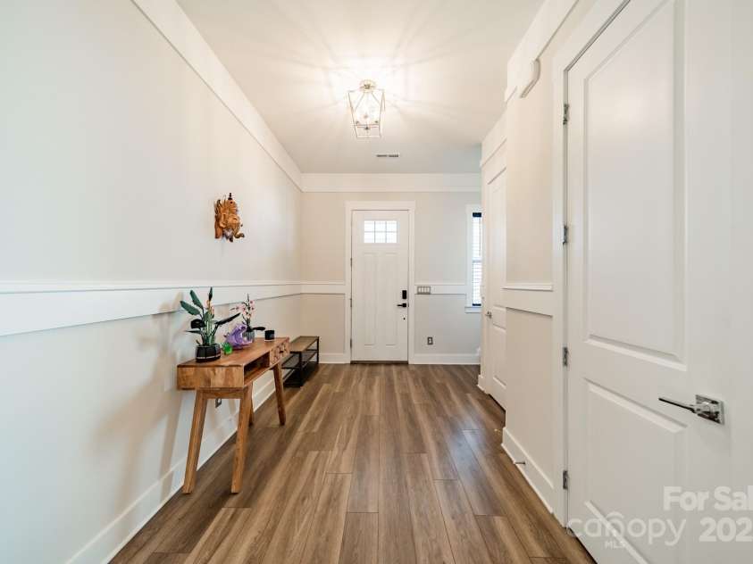 5006 Whitman Avenue, Matthews, NC 28105.  MLS# CAR4237851, YatesRealty ID 12807. Foyer
