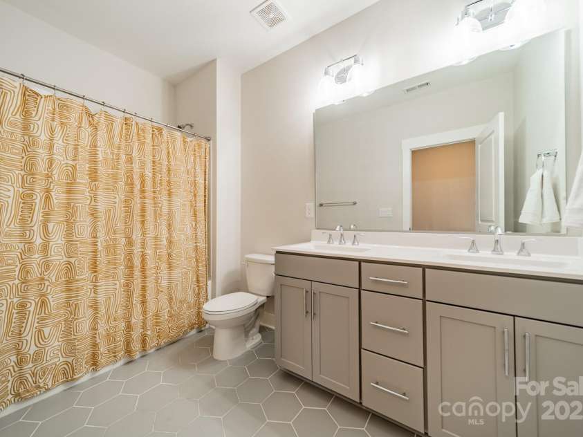 5006 Whitman Avenue, Matthews, NC 28105.  MLS# CAR4237851, YatesRealty ID 12807. Upper level bathroom 2