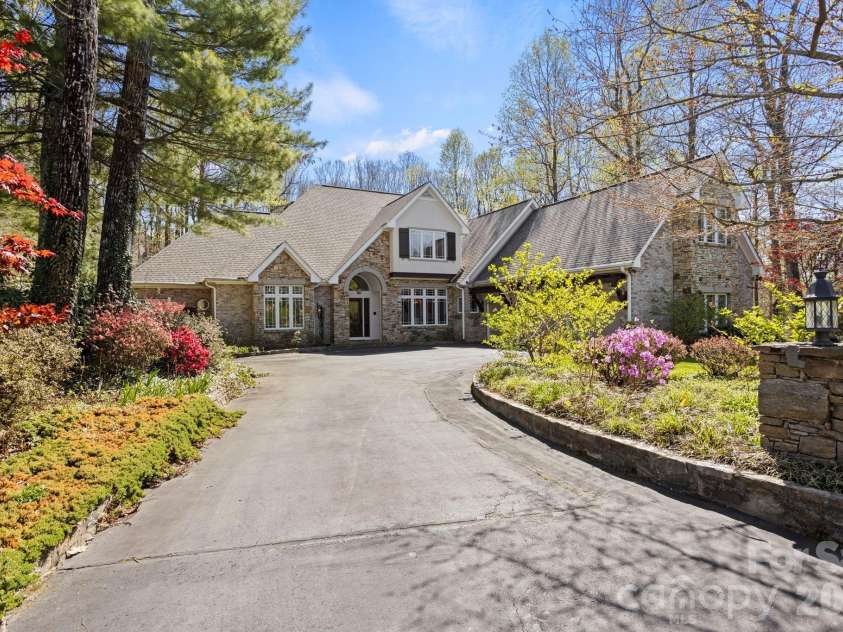 106 Farwood Court, Flat Rock, NC 28731.  MLS# CAR4371400, YatesRealty ID 12808. 
