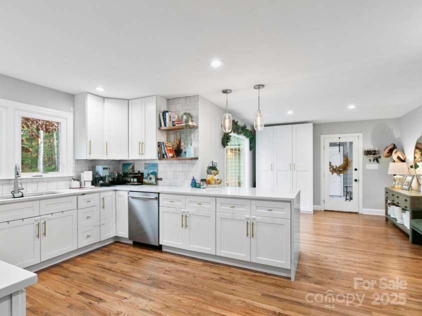 3 White Rock Court, Arden, NC 28704.  MLS# CAR4197865, YatesRealty ID 12808. 