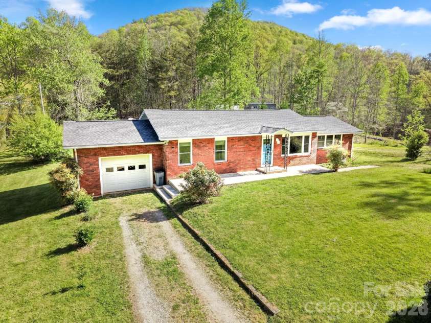 154 Cactus Lane, Franklin, NC 28734.  MLS# CAR4353446, YatesRealty ID 12812. 