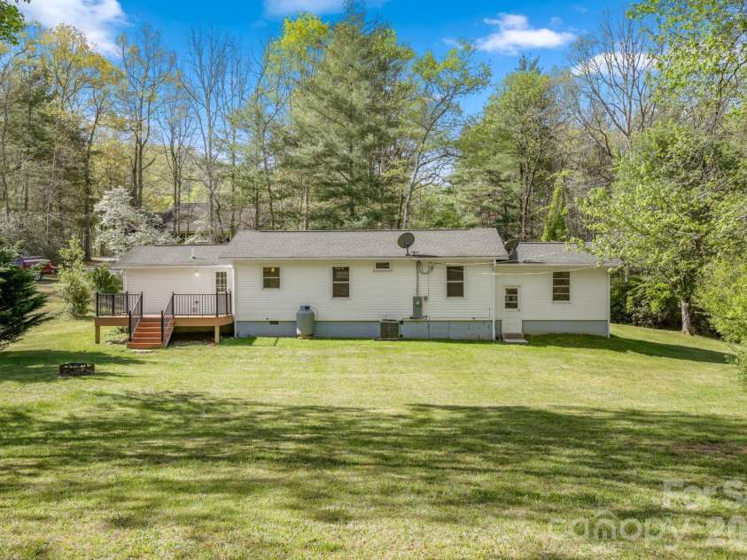 154 Cactus Lane, Franklin, NC 28734.  MLS# CAR4353446, YatesRealty ID 12812. 