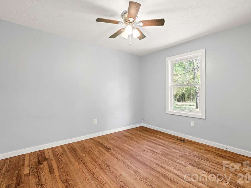 154 Cactus Lane, Franklin, NC 28734.  MLS# CAR4353446, YatesRealty ID 12812. 