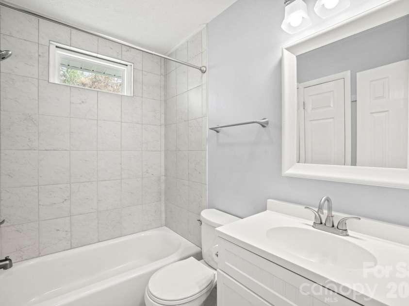 154 Cactus Lane, Franklin, NC 28734.  MLS# CAR4353446, YatesRealty ID 12812. Bathroom 1
