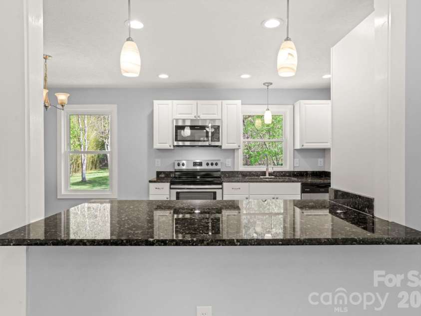 154 Cactus Lane, Franklin, NC 28734.  MLS# CAR4353446, YatesRealty ID 12812. Beautiful Granite Countertops