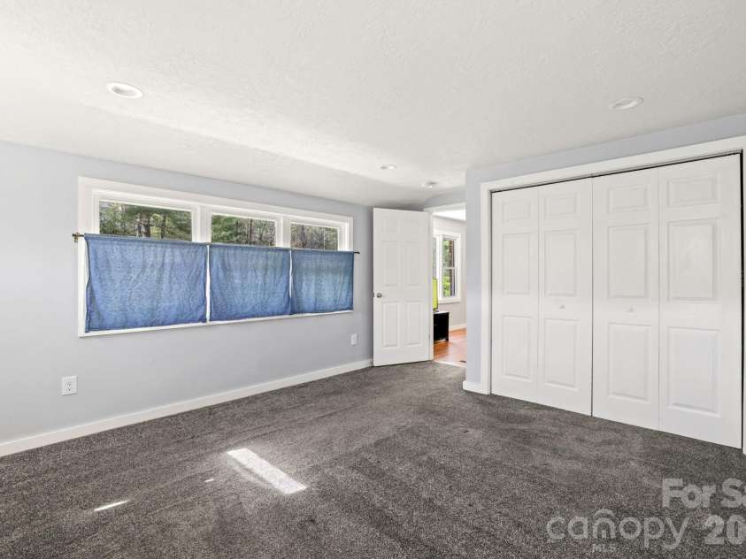 154 Cactus Lane, Franklin, NC 28734.  MLS# CAR4353446, YatesRealty ID 12812. Large spacious closet