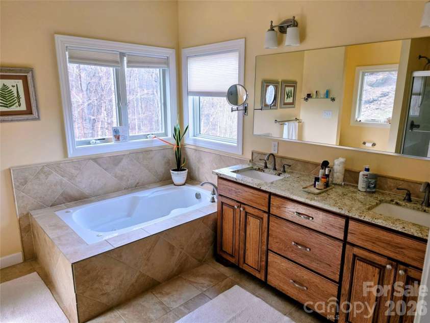 254 Ray Mine Road, Burnsville, NC 28714.  MLS# CAR4351718, YatesRealty ID 12813. Primary bath