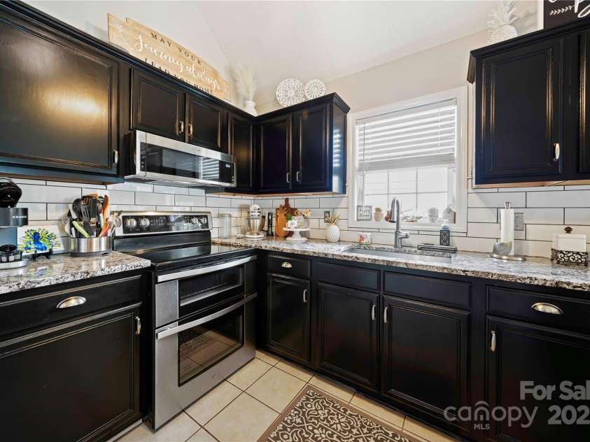 905-A Linney Lane, Shelby, NC 28152.  MLS# CAR4182092, YatesRealty ID 12814. Kitchen