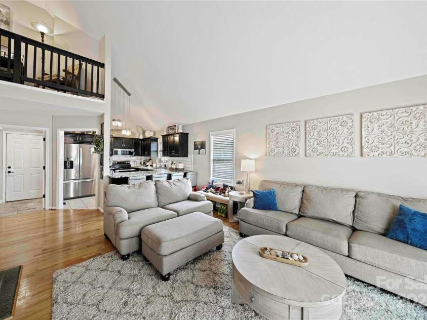 905-A Linney Lane, Shelby, NC 28152.  MLS# CAR4182092, YatesRealty ID 12814. Living Room