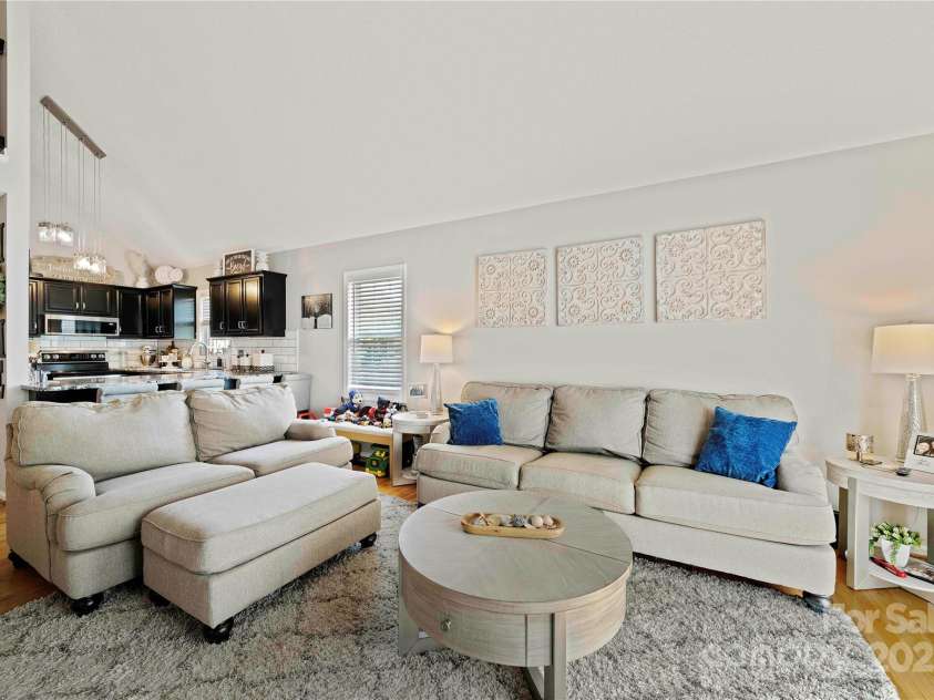 905-A Linney Lane, Shelby, NC 28152.  MLS# CAR4182092, YatesRealty ID 12814. Living Room