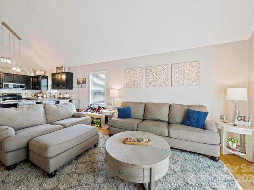 905-A Linney Lane, Shelby, NC 28152.  MLS# CAR4182092, YatesRealty ID 12814. Living Room