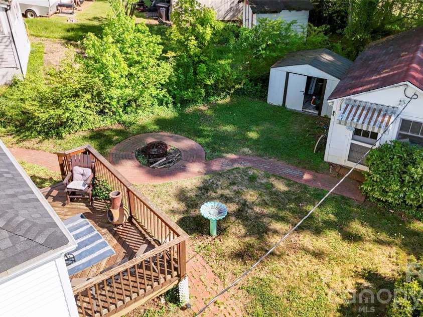 516 Margaret Drive, Statesville, NC 28677.  MLS# CAR4371072, YatesRealty ID 12815. 