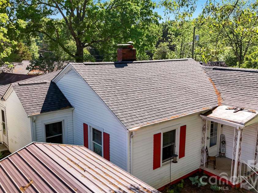 516 Margaret Drive, Statesville, NC 28677.  MLS# CAR4371072, YatesRealty ID 12815. 