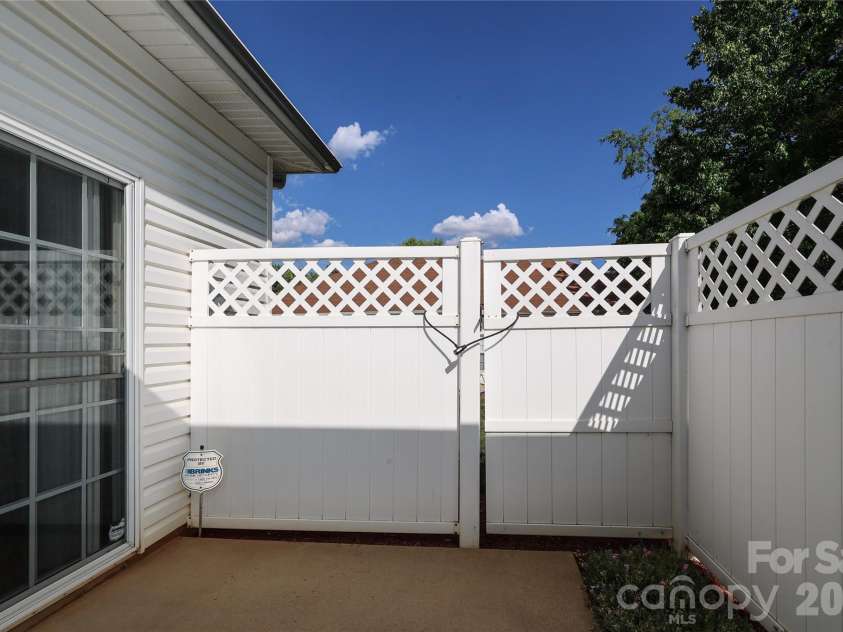 7175 Somerset Springs Drive, Charlotte, NC 28262.  MLS# CAR4370069, YatesRealty ID 12816. 
