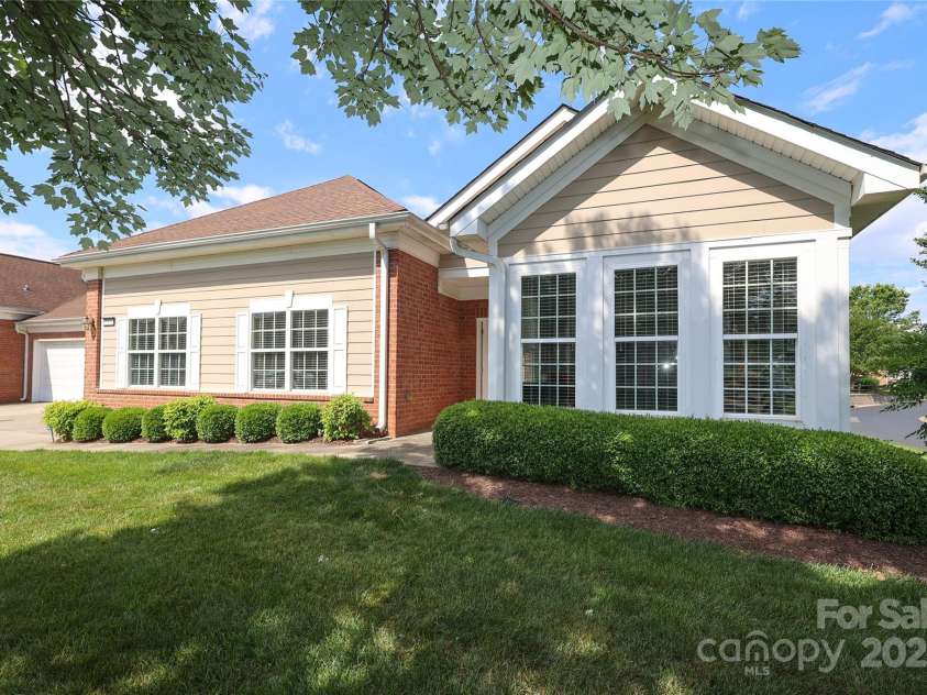 2114 Castle Court, Matthews, NC 28105.  MLS# CAR4252592, YatesRealty ID 12818. 