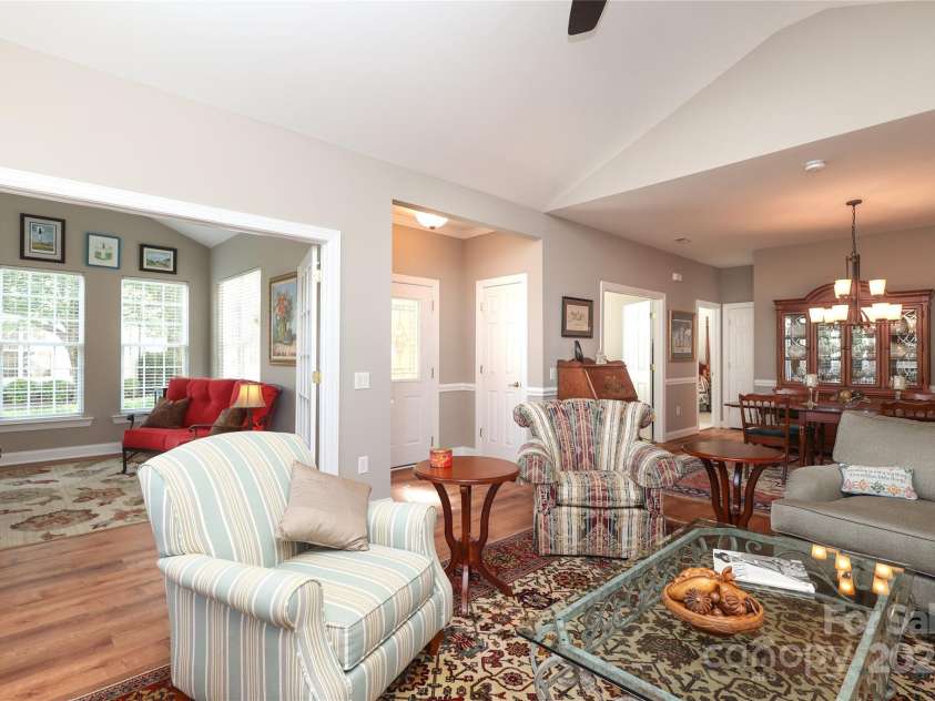 2114 Castle Court, Matthews, NC 28105.  MLS# CAR4252592, YatesRealty ID 12818. 