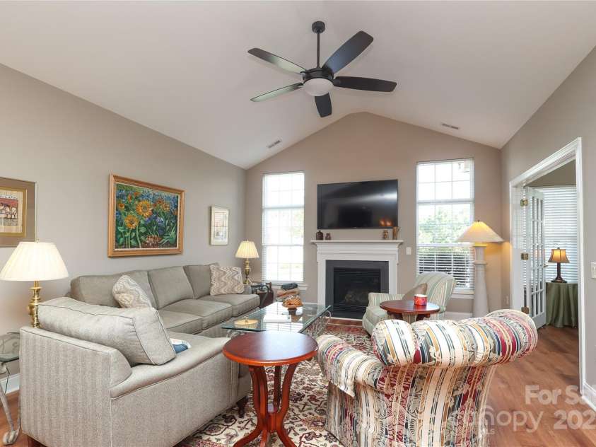 2114 Castle Court, Matthews, NC 28105.  MLS# CAR4252592, YatesRealty ID 12818. 