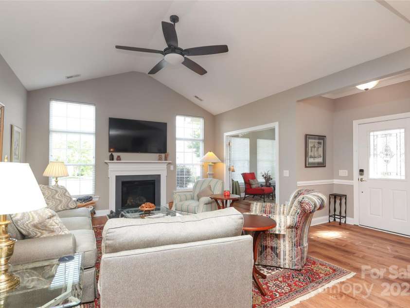 2114 Castle Court, Matthews, NC 28105.  MLS# CAR4252592, YatesRealty ID 12818. 