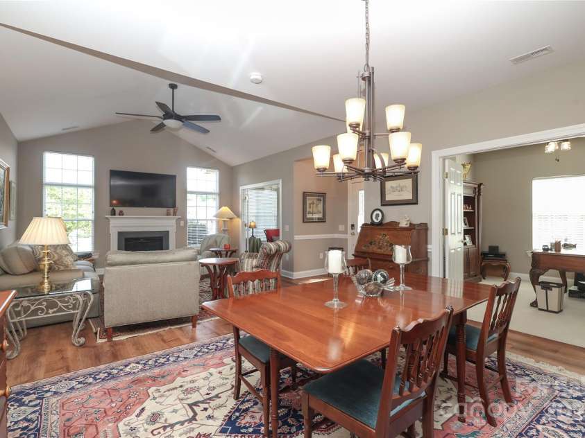 2114 Castle Court, Matthews, NC 28105.  MLS# CAR4252592, YatesRealty ID 12818. 