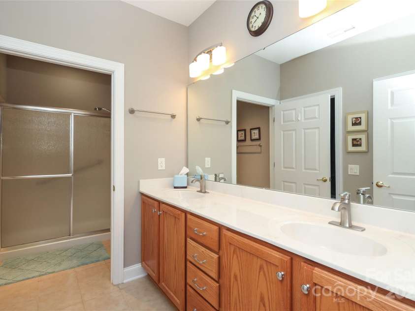 2114 Castle Court, Matthews, NC 28105.  MLS# CAR4252592, YatesRealty ID 12818. 