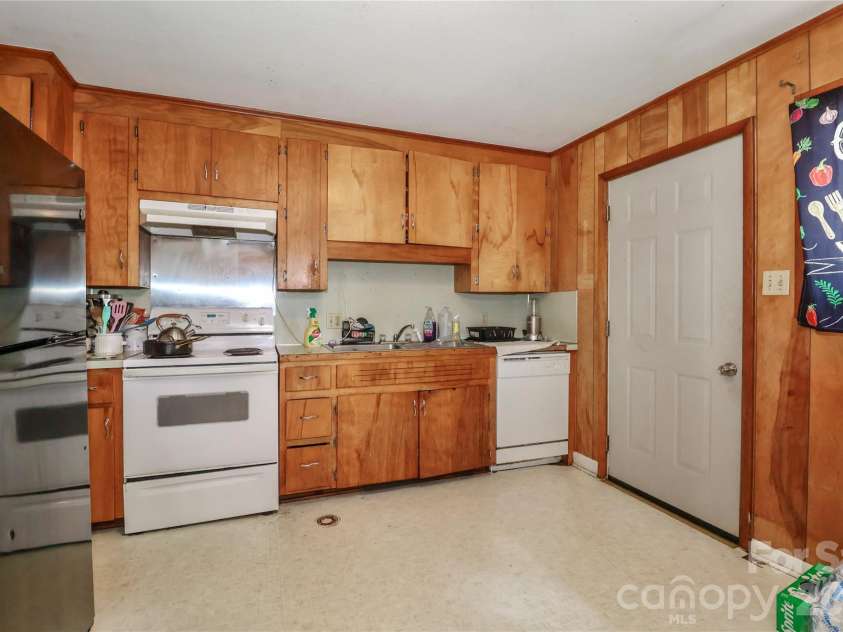 225 Midway Road, Statesville, NC 28625.  MLS# CAR4370423, YatesRealty ID 12819. 